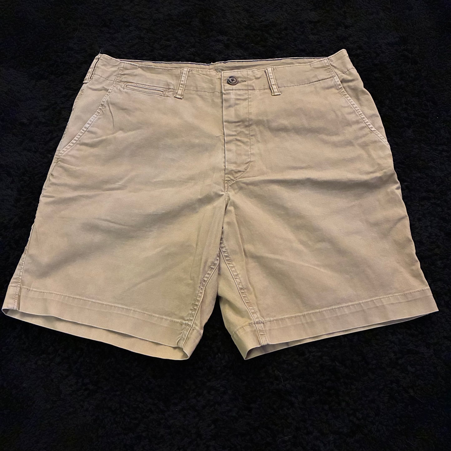 American Eagle Khaki Shorts (33w)
