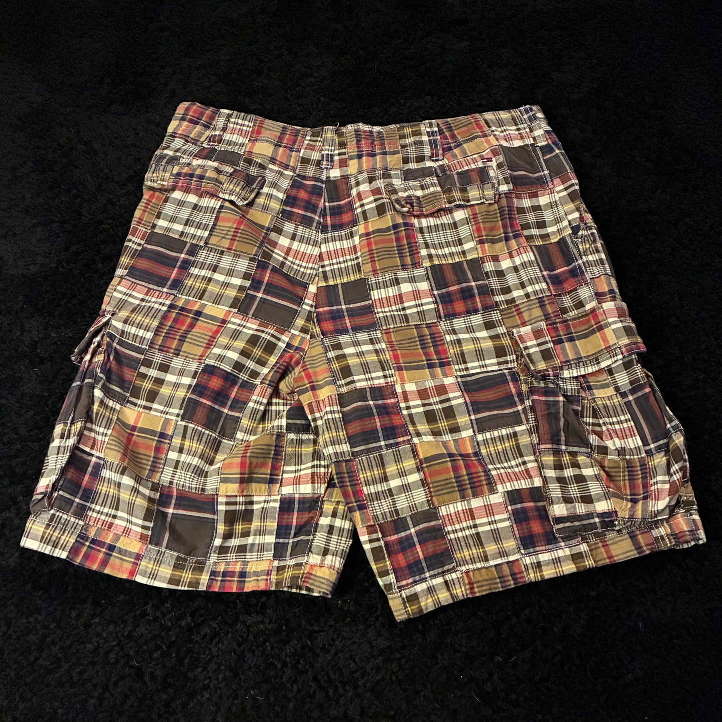 Tommy Hilfiger Checkered-Cargo Shorts (38w)