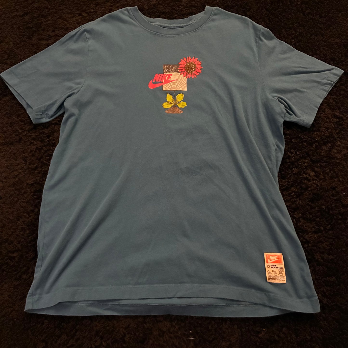 Nike Graphic Tee (L)