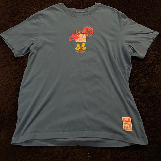 Nike Graphic Tee (L)