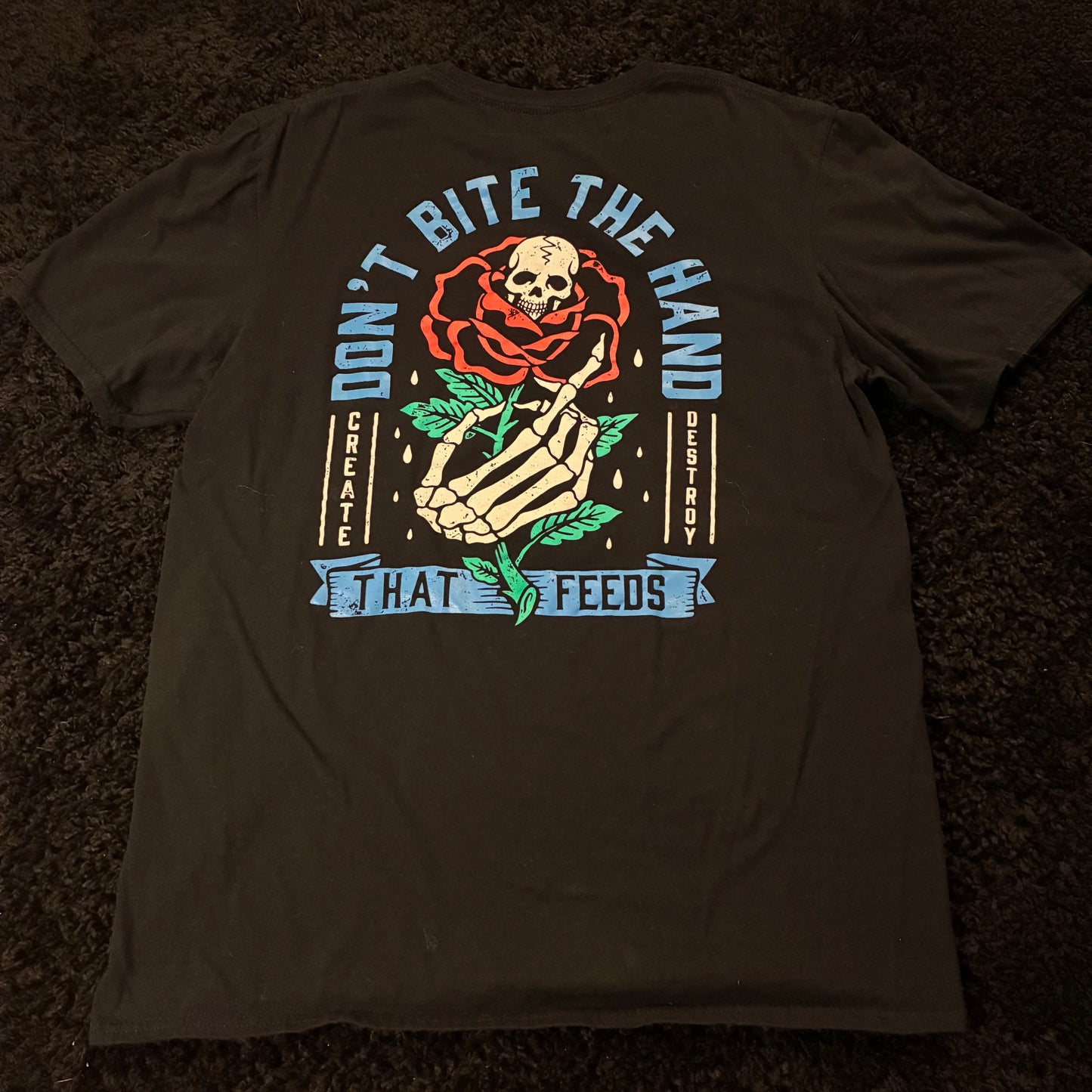 Don’t Bite The Hand That Feeds Graphic Tee (M)
