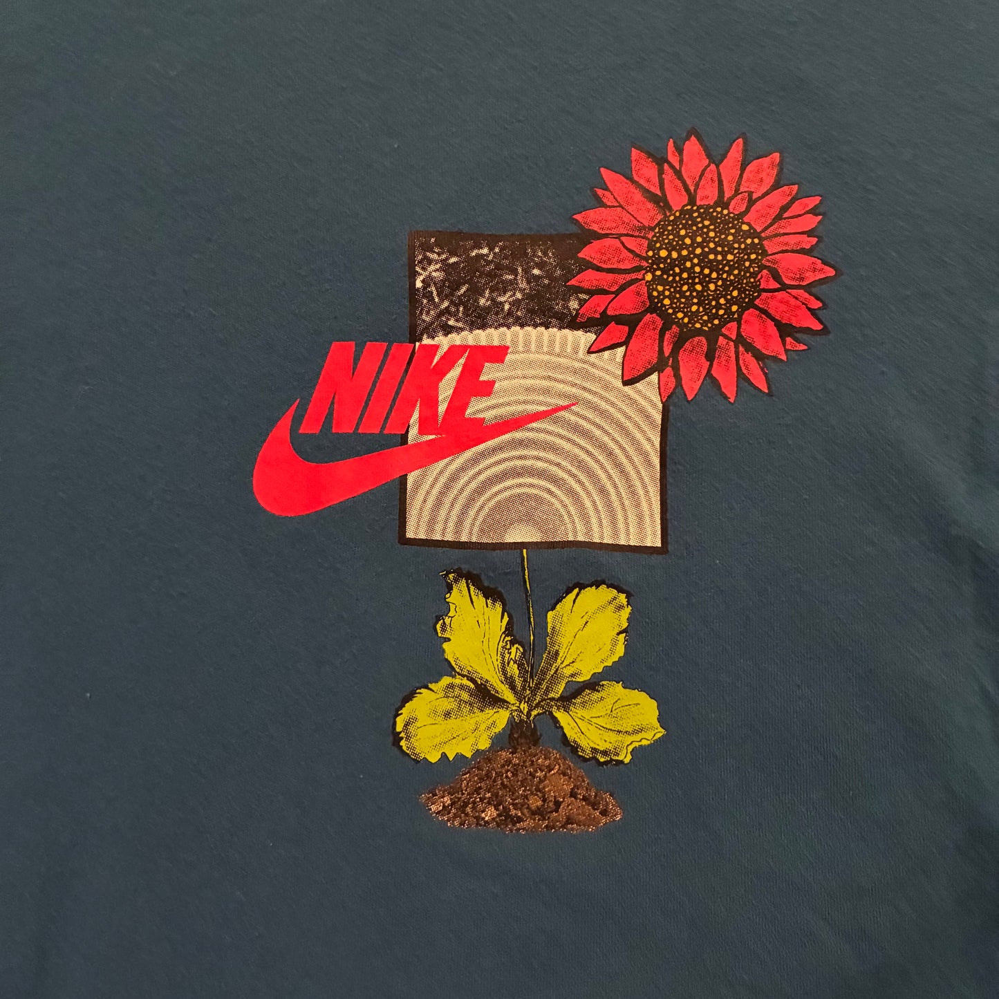 Nike Graphic Tee (L)
